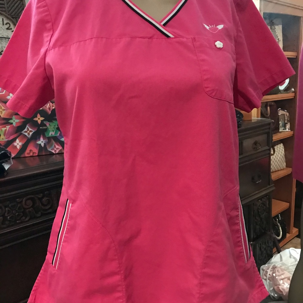 6 pcs of Scrubs great condition.